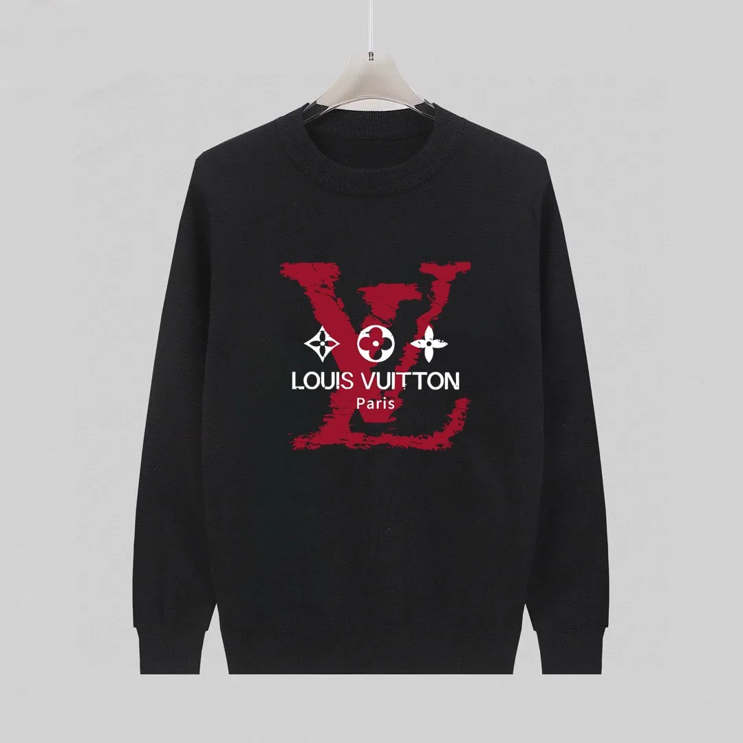 🅿️240 【LV Louis Vuitton】Autumn and winter classic round neck pullover sweater, in full condition! ! ! Wool blended fabric, the latest model in 2025, golden ratio! ! Slim-fitting soft gold, versatile and practical item, the combination and practicality are extremely powerful, simple and elegant, and classy! To create your own style, it is highly recommended to buy it in two colors. The standard slim fit tailoring process is suitable for both young and old men. It is knitted from wool and will not cause any discomfort! While keeping warm, it is stylish, textured and wearable, and the classic logo with contrasting colors on the chest feels in place! ! Recommended for regular customers! ! Size M-3XL (maximum wear: 190 pounds)